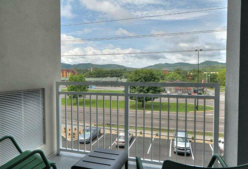 اتاق استاندارد با بالکن, Holiday Inn & Suites Pigeon Forge Convention Center, An Ihg