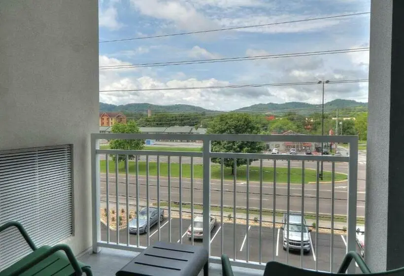 バルコニー付きスタンダードルーム, Holiday Inn & Suites Pigeon Forge Convention Center, An Ihg