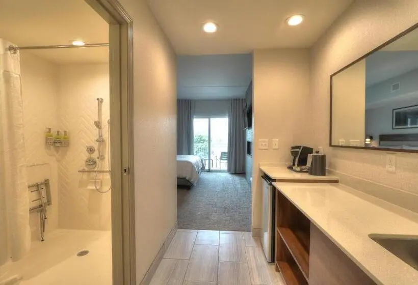 身障者適用キングサイズベッドルーム, Holiday Inn & Suites Pigeon Forge Convention Center, An Ihg
