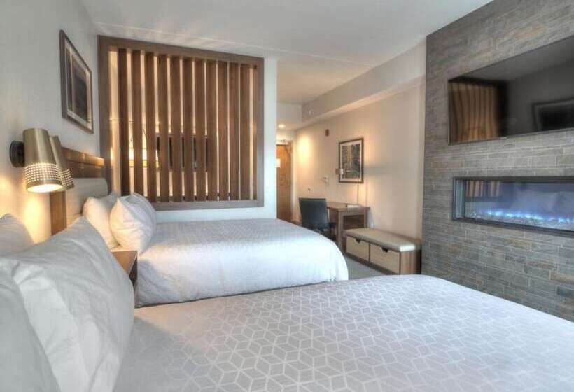 带河湖景观的套房, Holiday Inn & Suites Pigeon Forge Convention Center, An Ihg