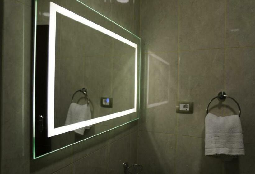 اتاق لوکس, New Day