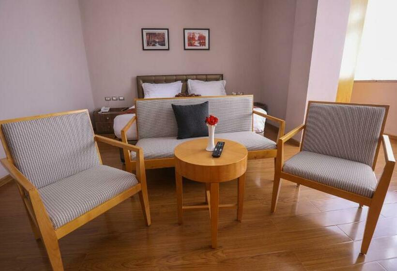 اتاق لوکس, New Day