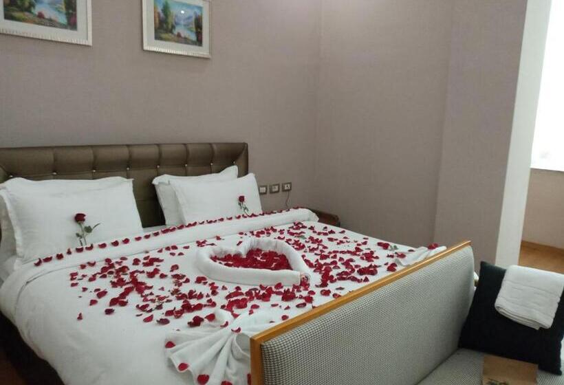 اتاق لوکس, New Day