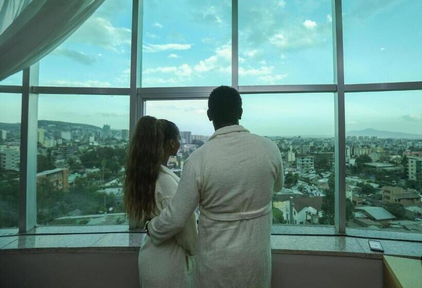 سوئیت جونیور با چشمانداز کوهستان, New Day