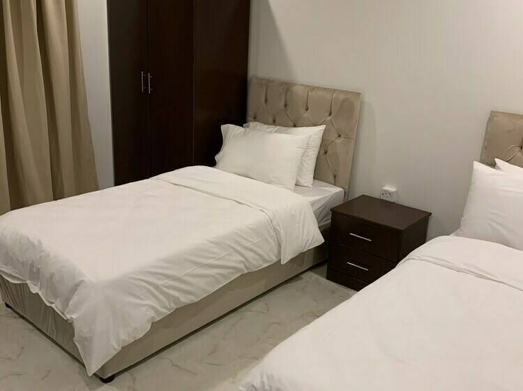 Студия Deluxe, Vera House &