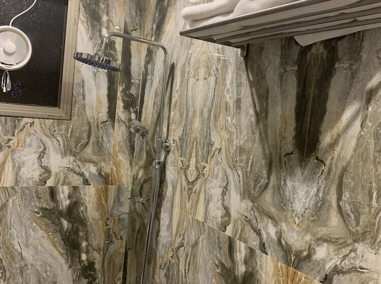 Студия Deluxe, Vera House &