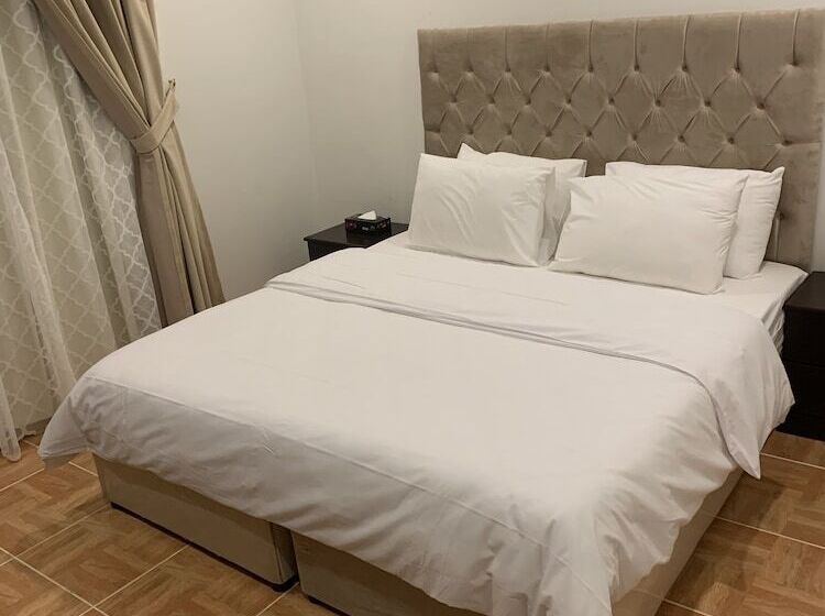 Студия Deluxe, Vera House &