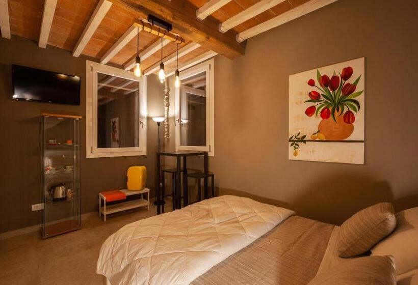 اتاق استاندارد با چشم‌انداز باغ, La Casa Di Valeria   Modena
