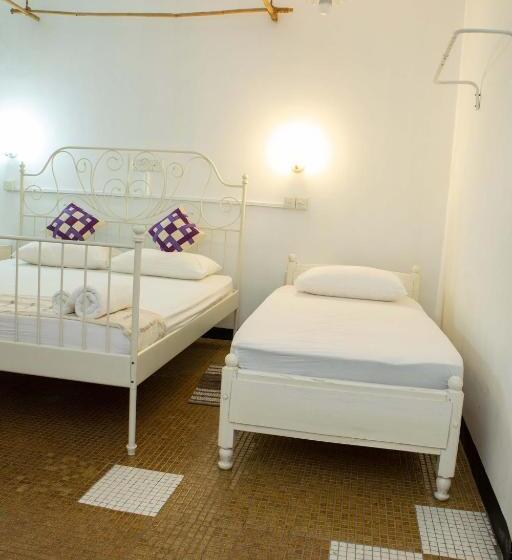 غرفة قياسية ثلاثية مزودة بشرفة, Beverly Villa