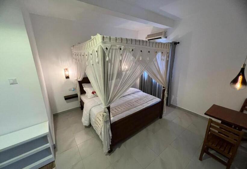 إستوديو قياسى, Beverly Villa