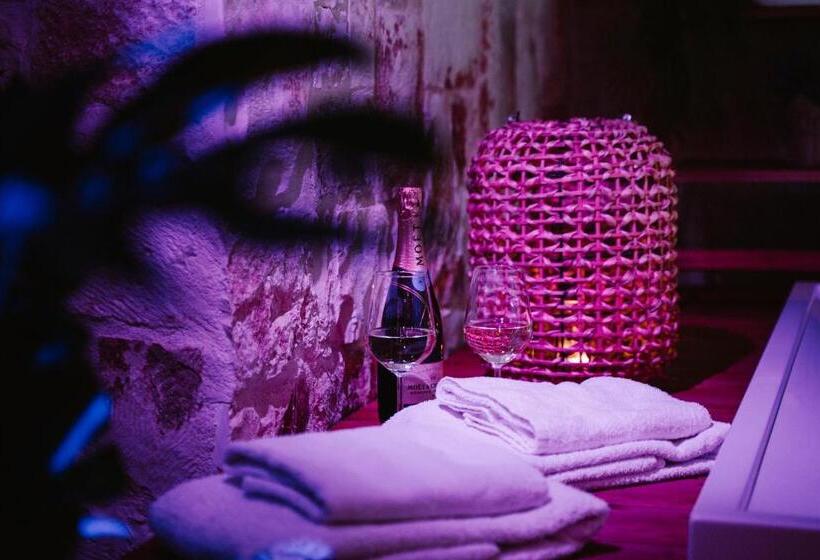 Номер Стандарт с Гидромассажем, Apulia Suite