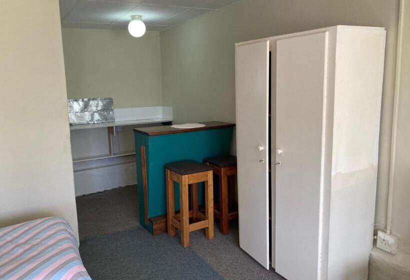 חדר אקונומי, Old Mill Inn