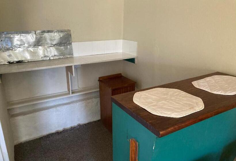 חדר אקונומי, Old Mill Inn