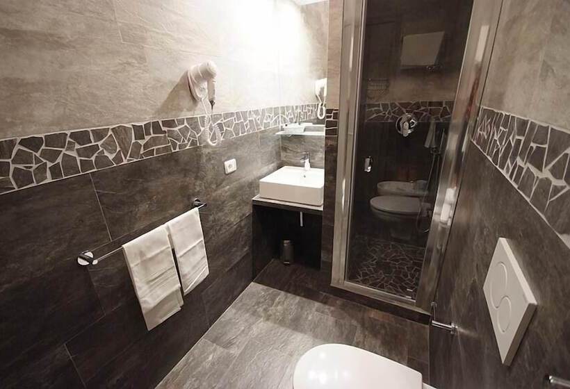 四人高级间, Brigantino