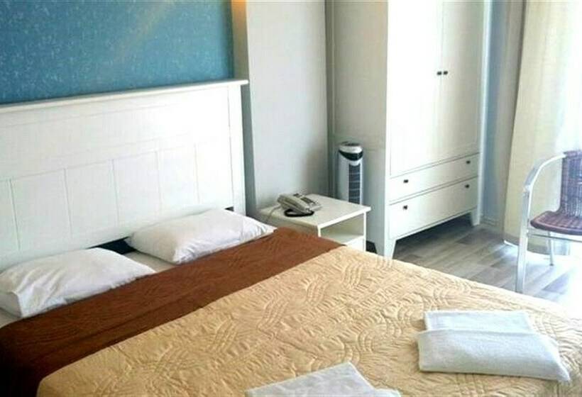 スタンダードルーム, Corner Boutique