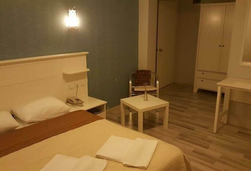 スタンダードルーム, Corner Boutique