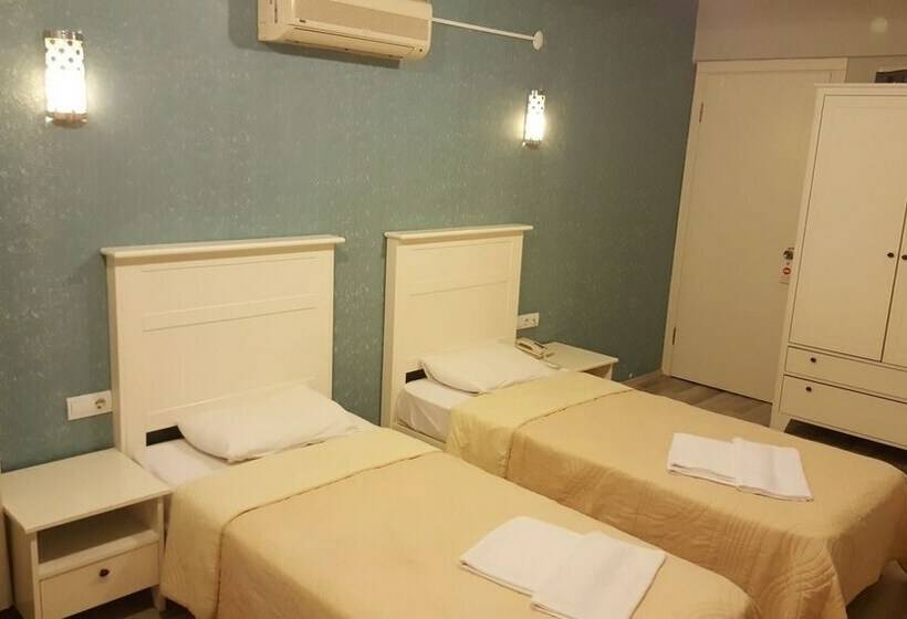 スタンダードルーム, Corner Boutique