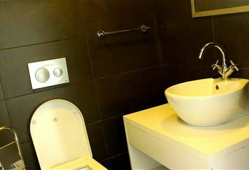 スタンダードルーム, Corner Boutique