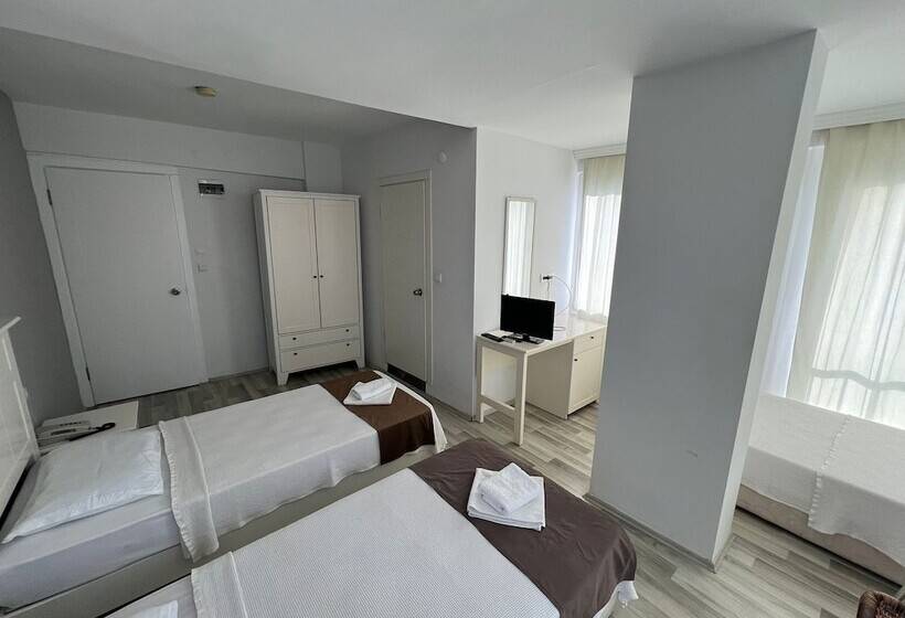 スタンダードルーム, Corner Boutique