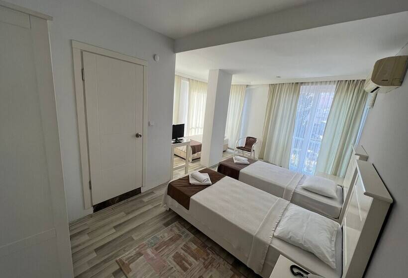 スタンダードルーム, Corner Boutique