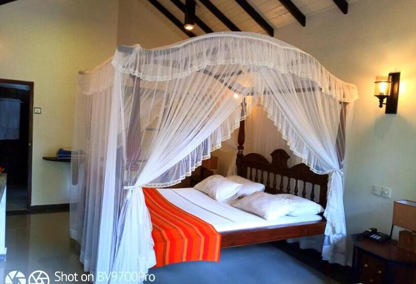 קוטג' דלוקס, Flower Garden