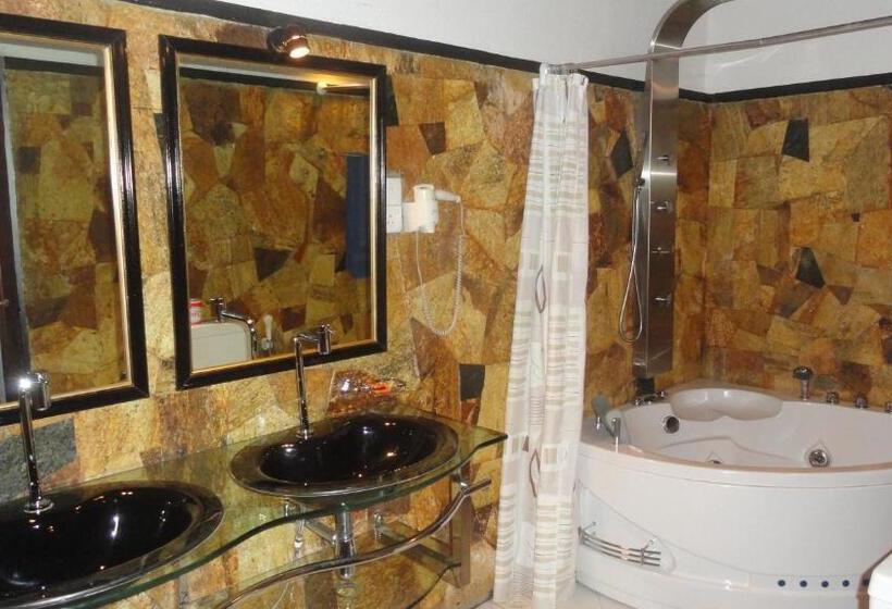 קוטג'' סופריור, Flower Garden