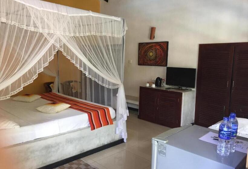 קוטג'' סופריור, Flower Garden