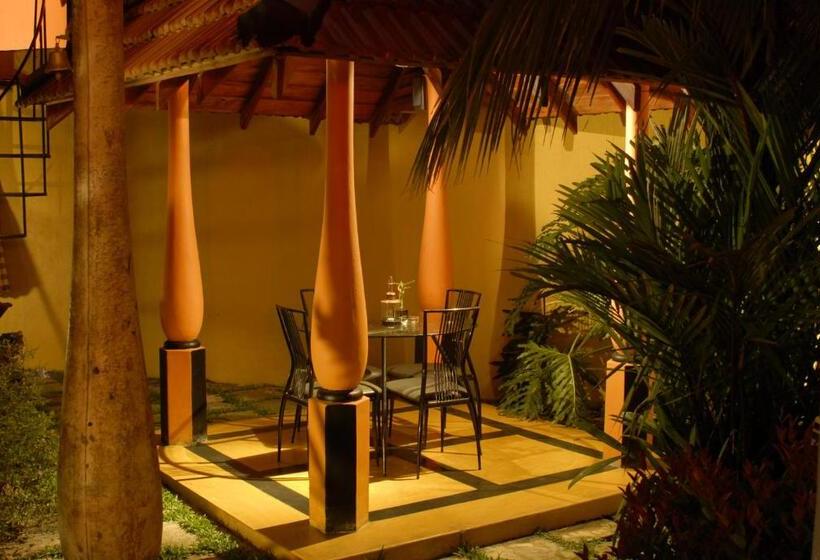 בונגלו משפחתי, Flower Garden