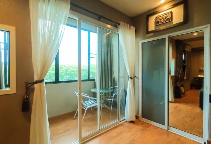 غرفة ديلوكس, Inspire House