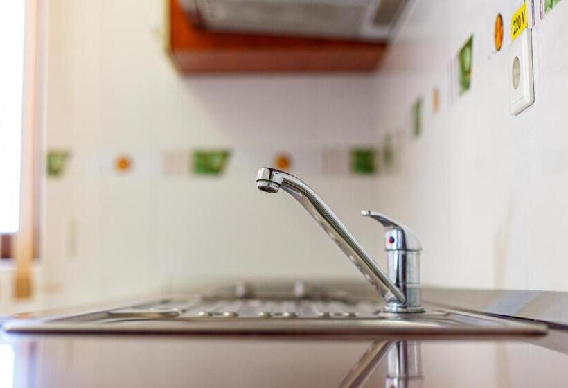 标准工作室带阳台, Lira Pacific Apart