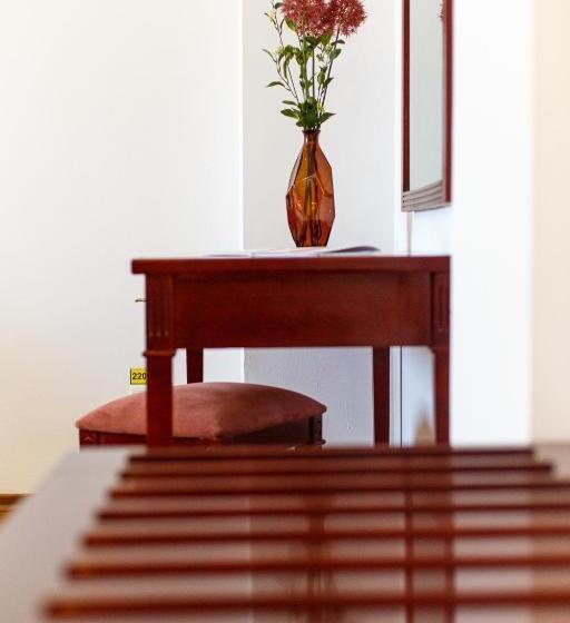 标准工作室带阳台, Lira Pacific Apart