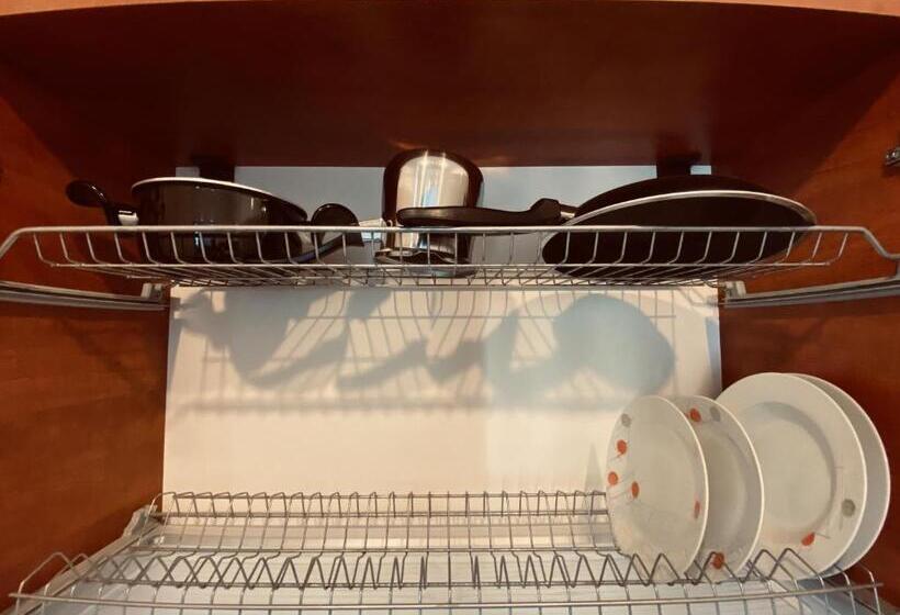 标准间, Lira Pacific Apart