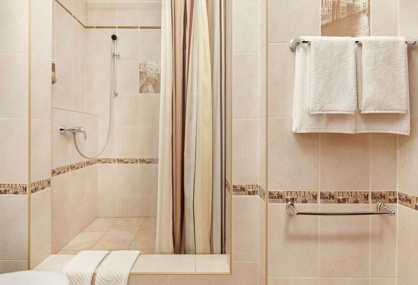 Economy Triple Room, Marmelade