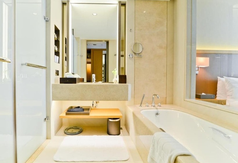 Club Room King Bed, Millennium Hotel Taichung