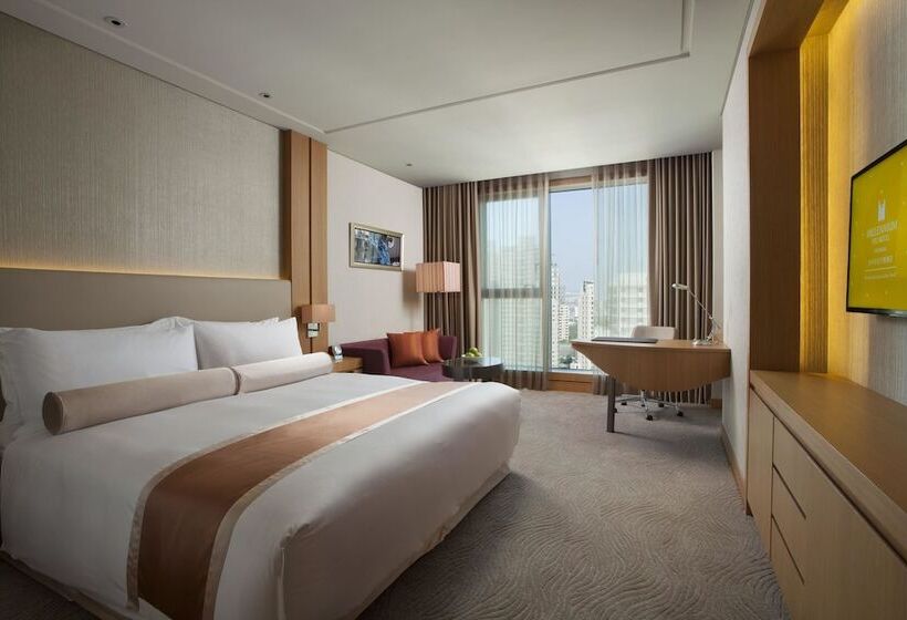 Club Room King Bed, Millennium Hotel Taichung