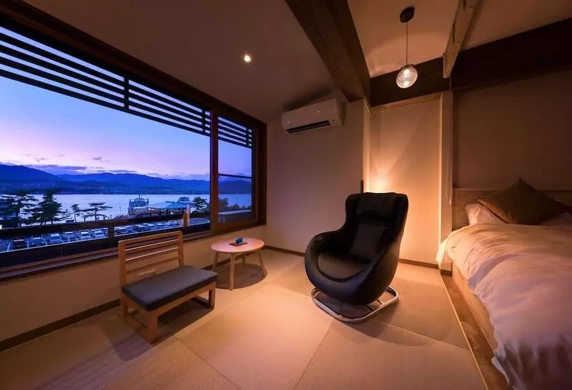 Standard Kolmen Hengen Huone, Miyajima Villa