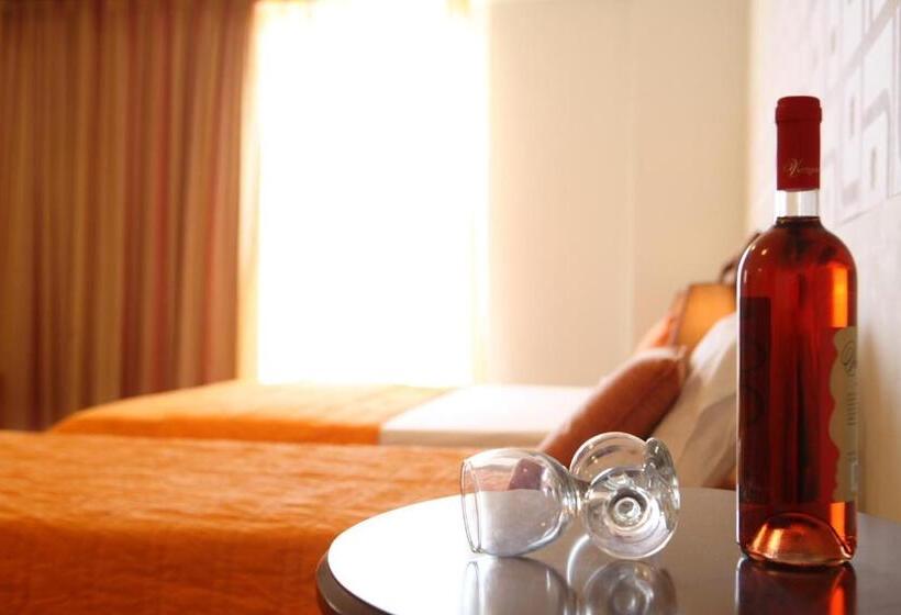 חדר סטנדרט נוף להרים, Grand Nefeli