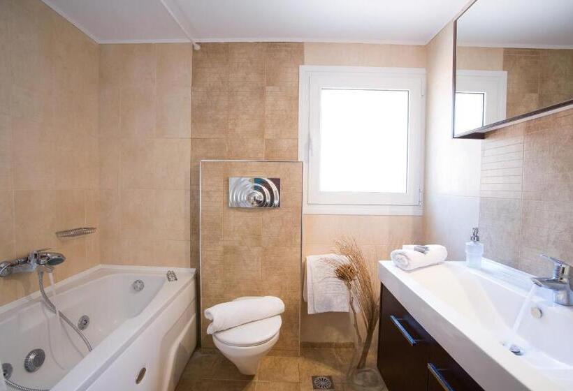 סוויטת ג'וניור, Grand Nefeli