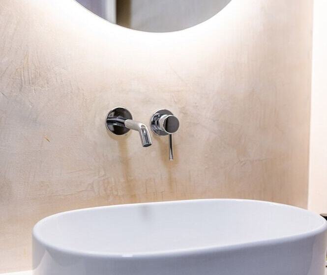 סוויטה, Grand Nefeli