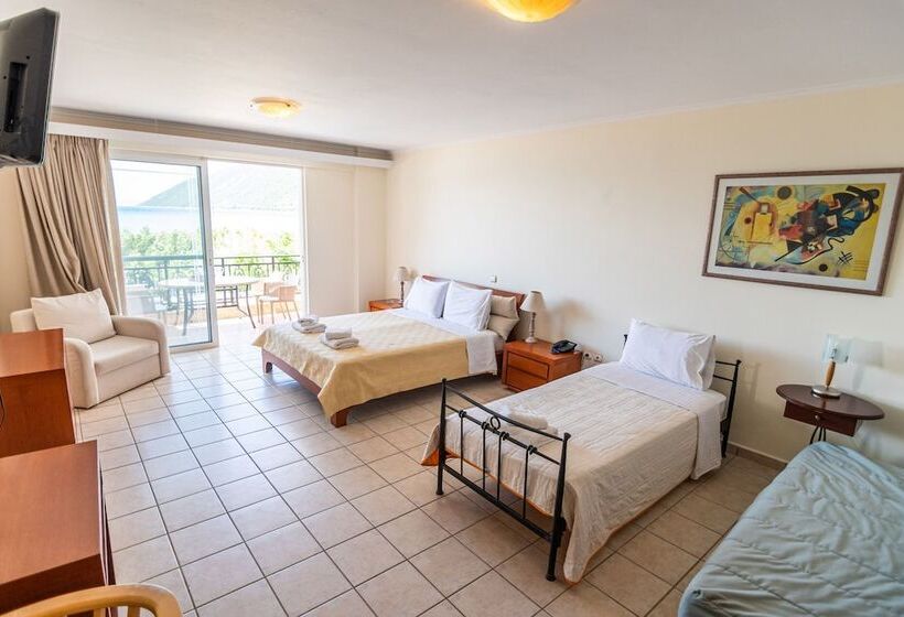 סוויטת ג'וניור, Grand Nefeli