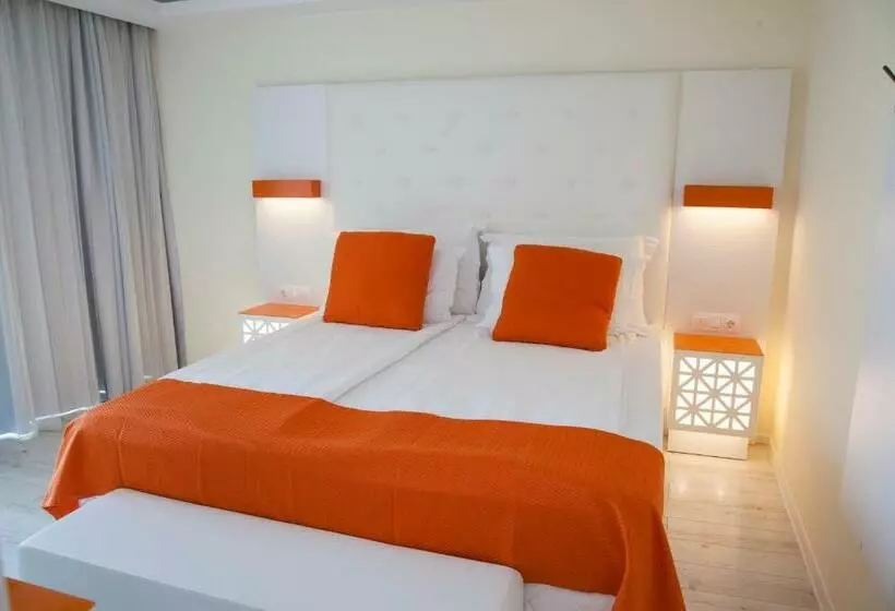 スイート, Perla Beach Luxury   All Inclusive & Free Beach Access