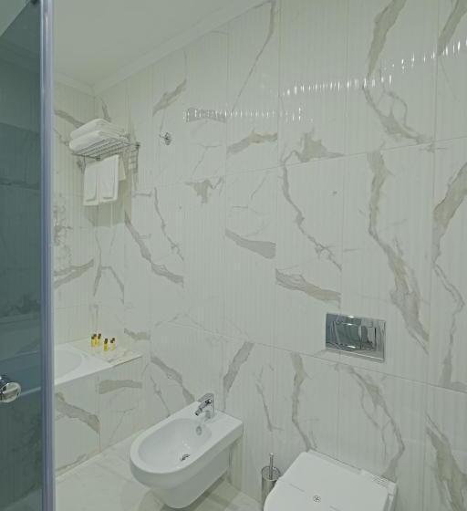 غرفة ديلوكس ثلاثية, Perla Beach Luxury All Inclusive & Free Beach Access