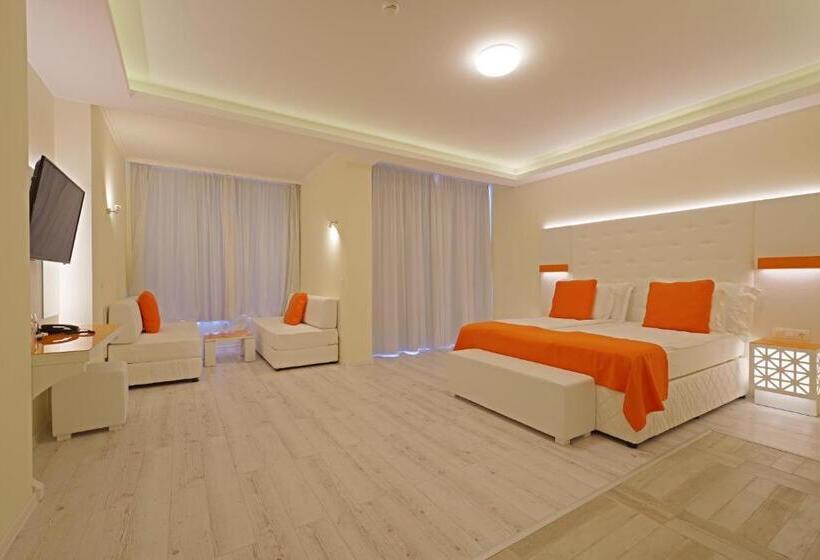 Трехместный Номер Deluxe, Perla Beach Luxury   All Inclusive & Free Beach Access