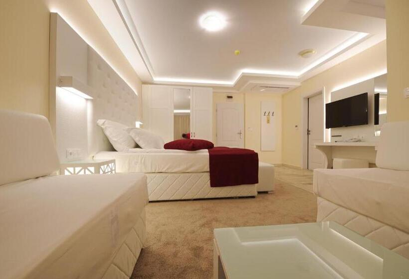 غرفة ديلوكس ثلاثية, Perla Beach Luxury All Inclusive & Free Beach Access