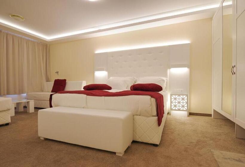 غرفة ديلوكس ثلاثية, Perla Beach Luxury All Inclusive & Free Beach Access