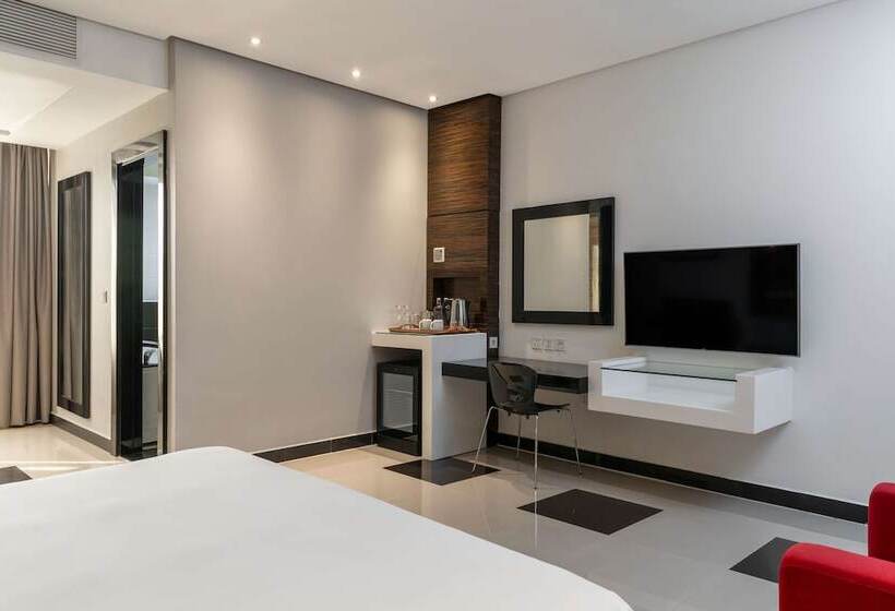 Premium Room Pool View, Radisson Blu Hotel Lusaka