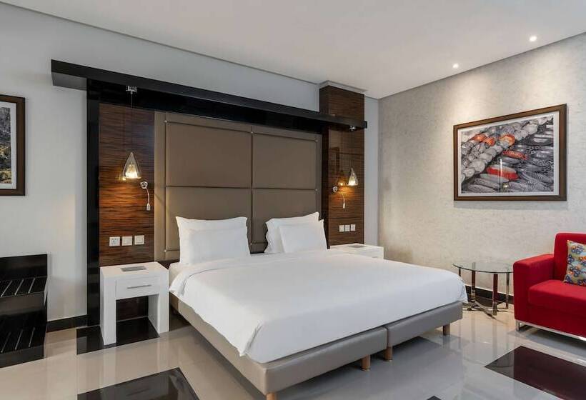 اتاق سوپریور با چشم‌انداز استخر, Radisson Blu Hotel Lusaka