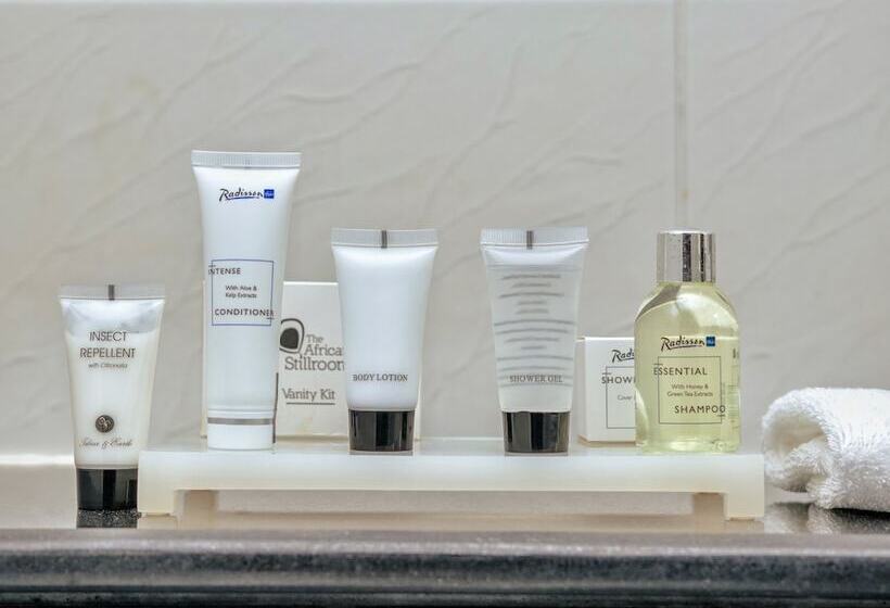 سوییت با چشم‌انداز استخر, Radisson Blu Hotel Lusaka