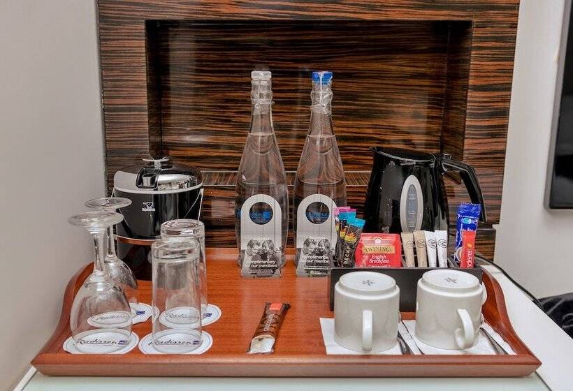 سوییت با چشم‌انداز استخر, Radisson Blu Hotel Lusaka