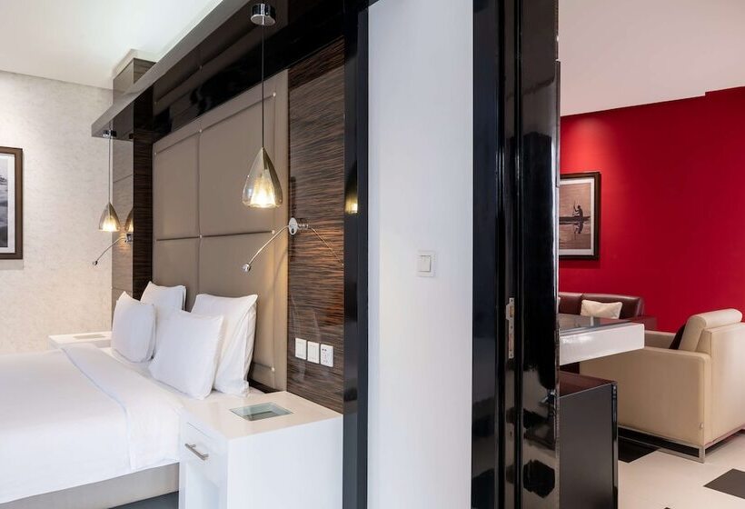 سوییت با چشم‌انداز استخر, Radisson Blu Hotel Lusaka